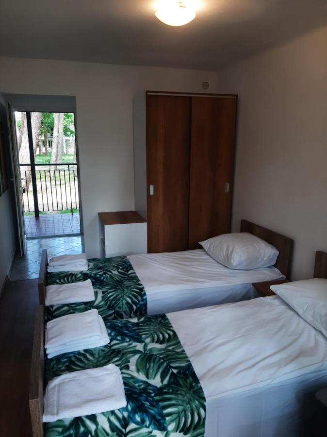 Domki Osrodek Wypoczynkowy Neptun Hotel Ujście-Darłowskie Buitenkant foto