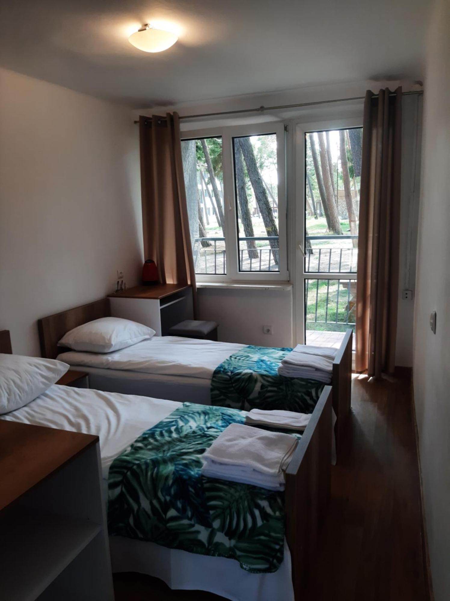 Domki Osrodek Wypoczynkowy Neptun Hotel Ujście-Darłowskie Buitenkant foto
